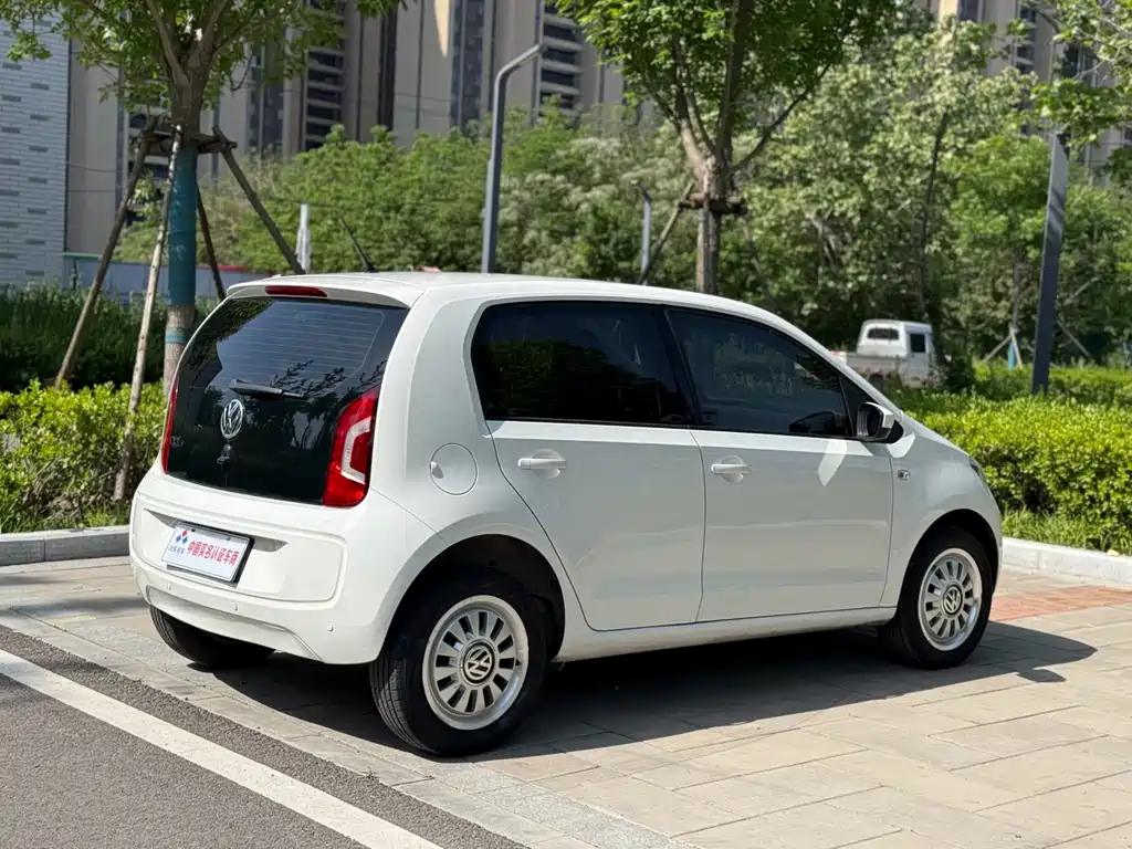 Volkswagen up! 2016 — фото 17