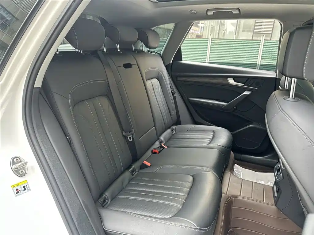 Audi Q5L 2023 — фото 10