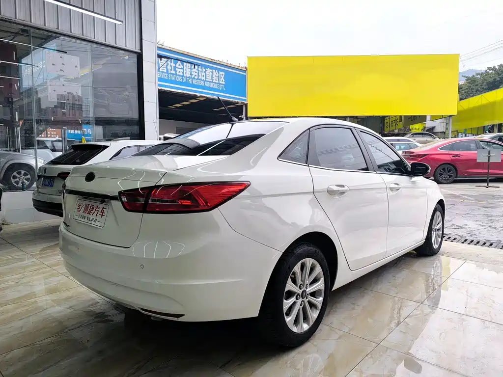 Ford Escort 2018 — фото 11