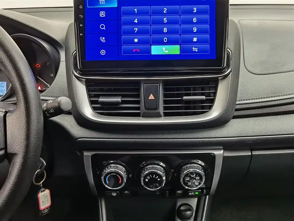 Toyota Yaris L 2021 — фото 12