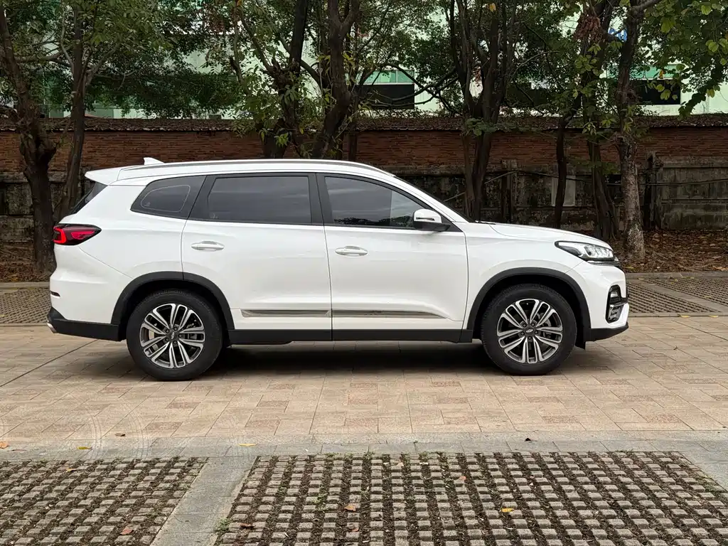 Chery Tiggo 8 2023 — фото 7