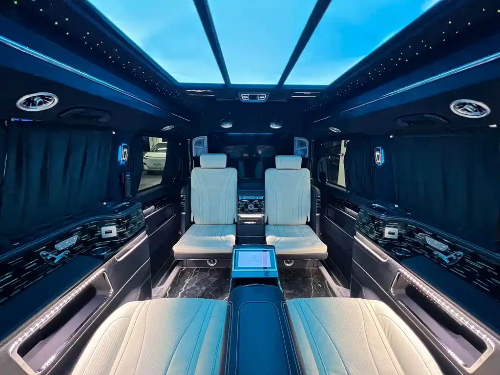 Mercedes-Benz V-Class 2022 — фото 13