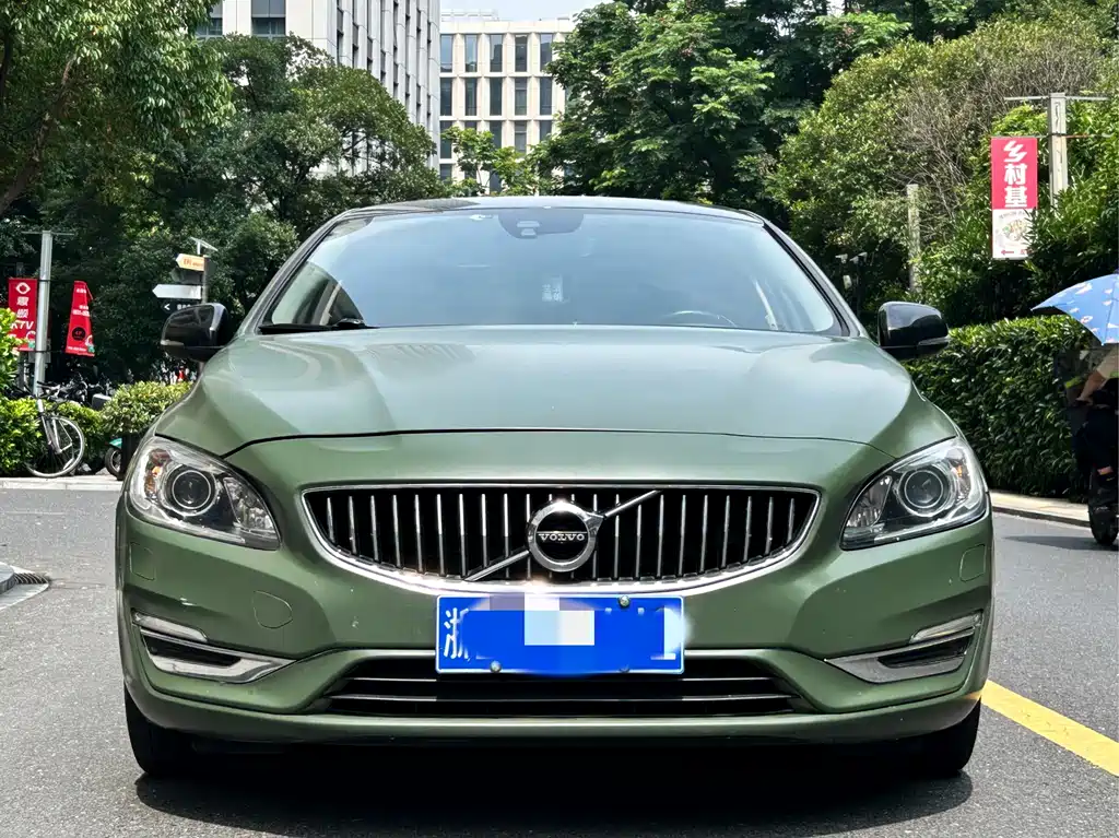 Volvo S60 2018 — фото 2