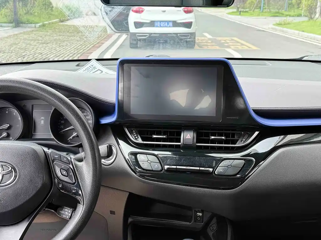 Toyota C-HR 2020 — фото 15