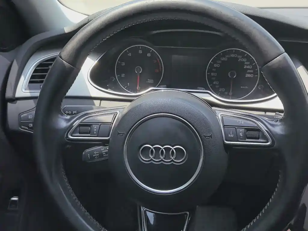 Audi A4L 2013 — фото 15