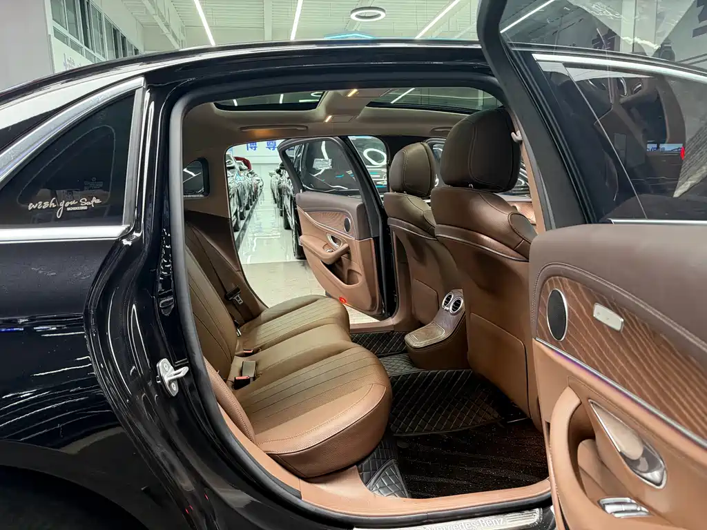 Mercedes-Benz E-Class 2021 — фото 16