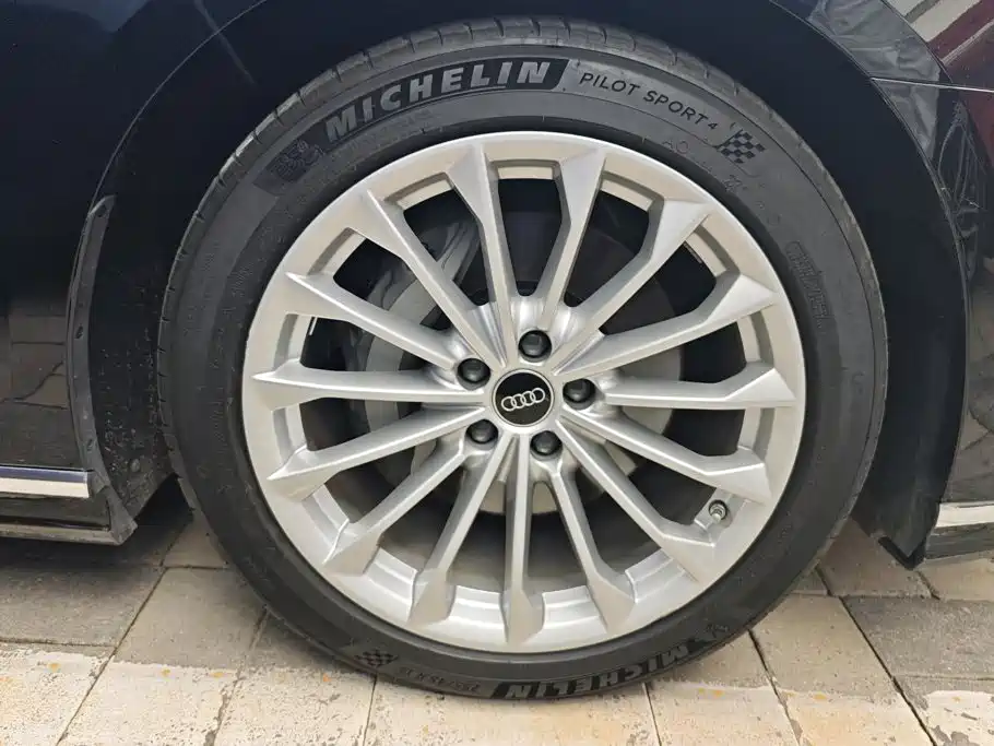 Audi A8 2023