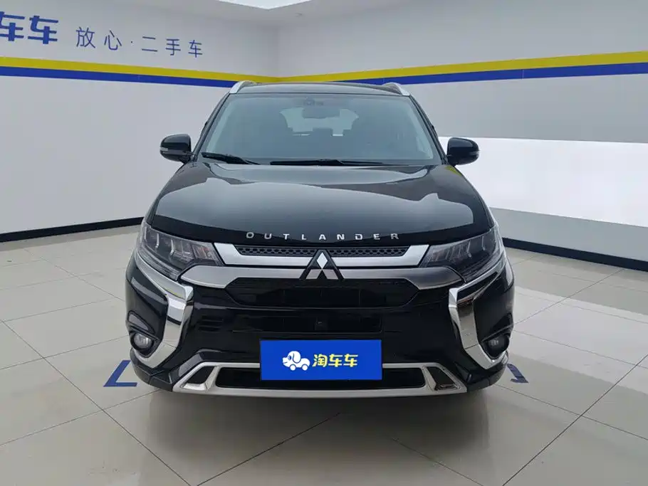 Mitsubishi Outlander 2021 — фото 2