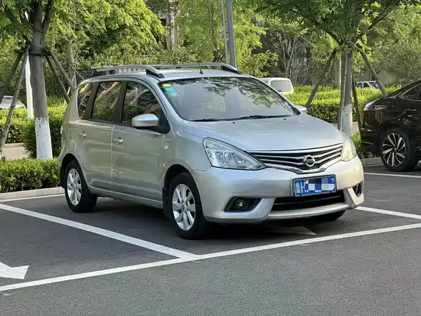 Nissan Livina 2013