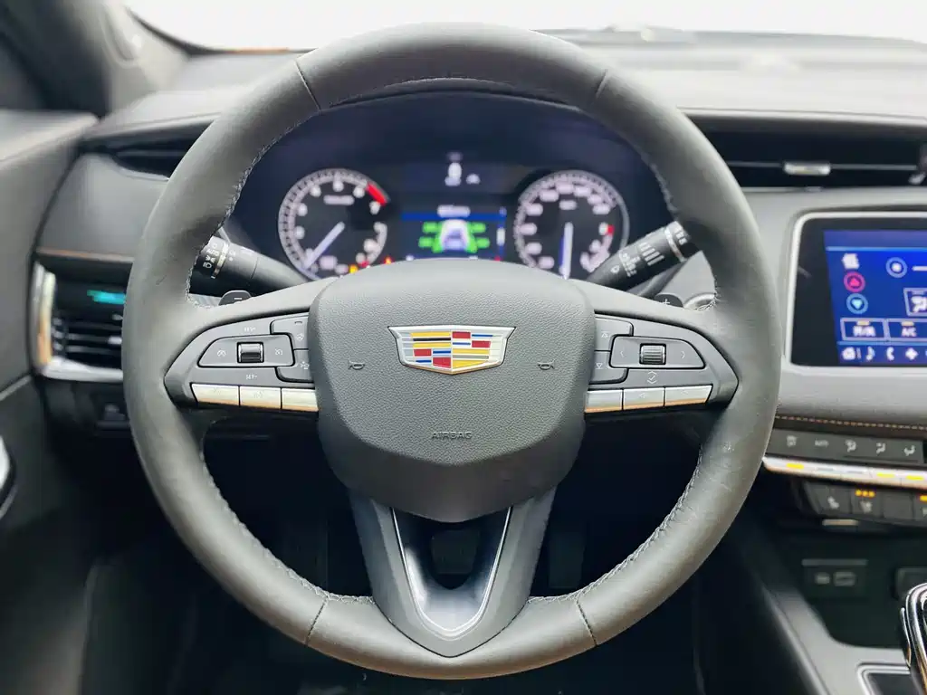 Cadillac XT4 2023 — фото 8