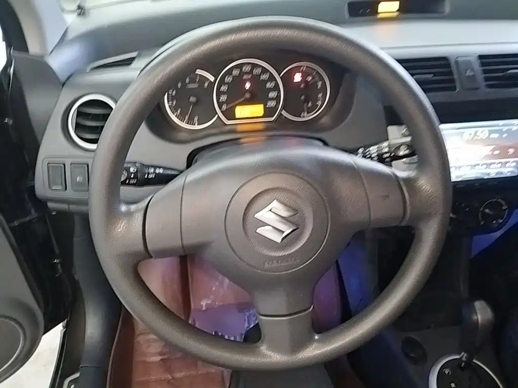 Suzuki Swift 2015 — фото 11