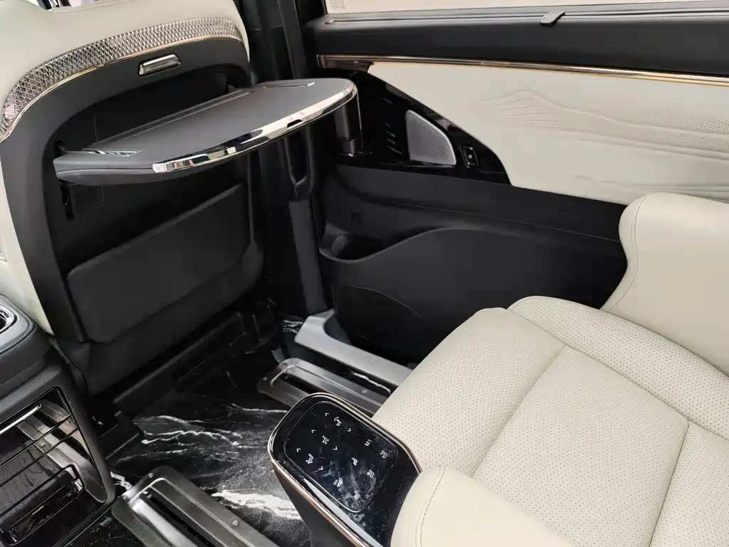 GAC Motor Trumpchi M8 2023 — фото 8