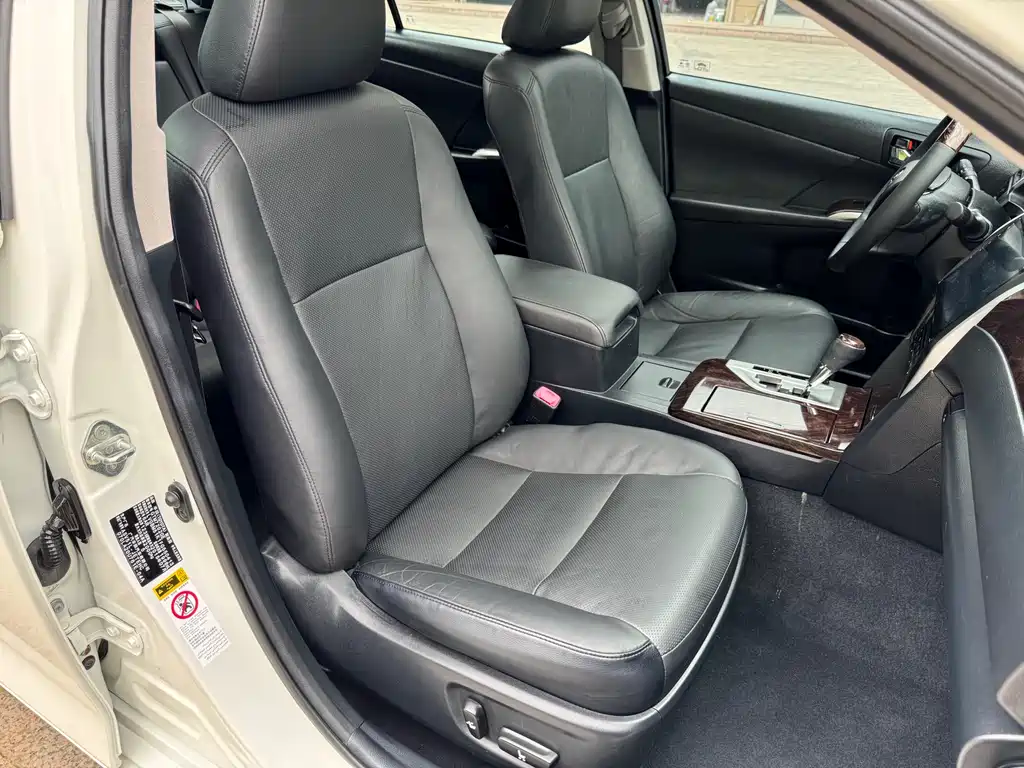 Toyota Camry 2015 — фото 8