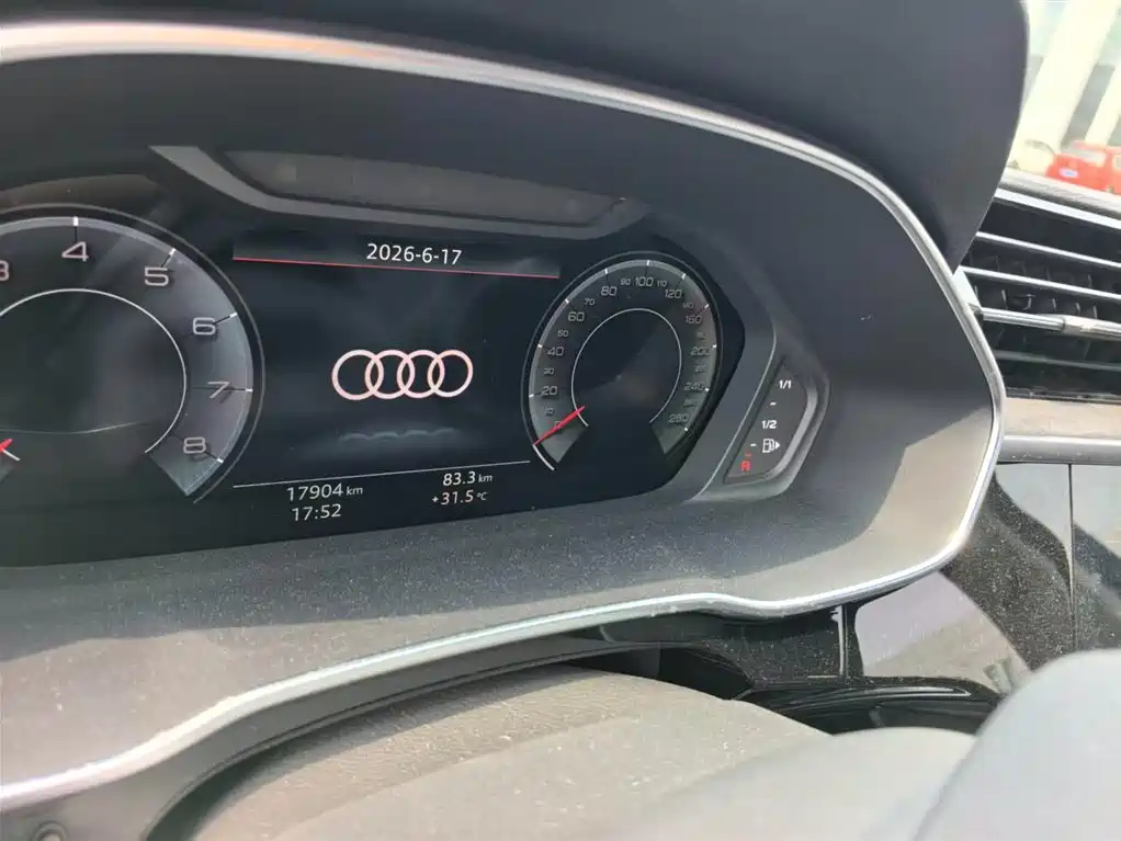 Audi Q3 2022 — фото 2