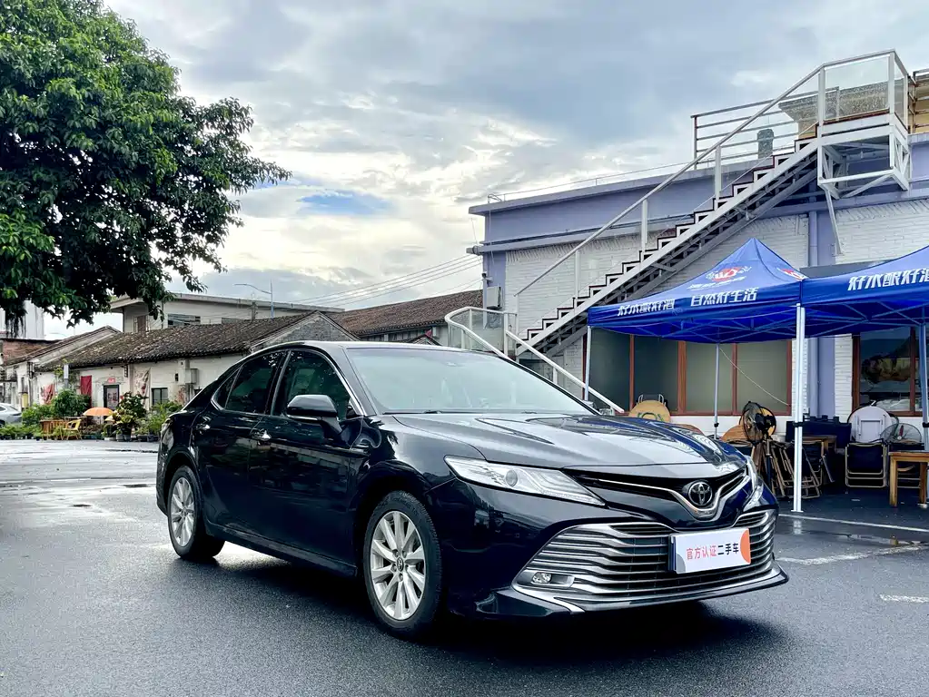 Toyota Camry 2019 — фото 3