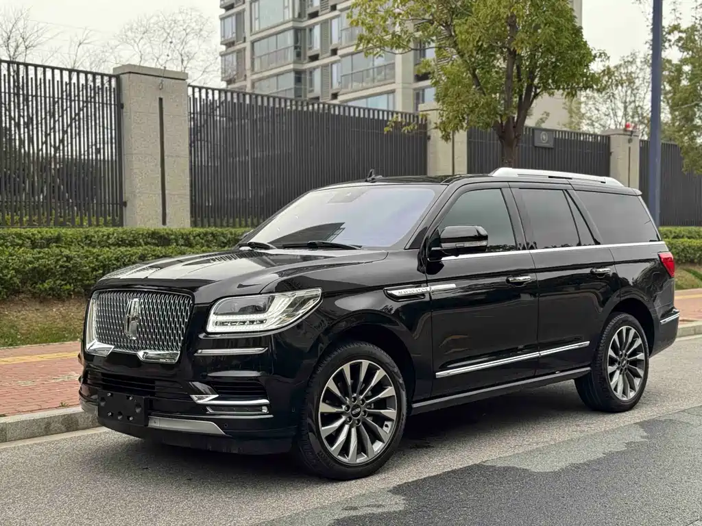 Lincoln Navigator 2019 — фото 1