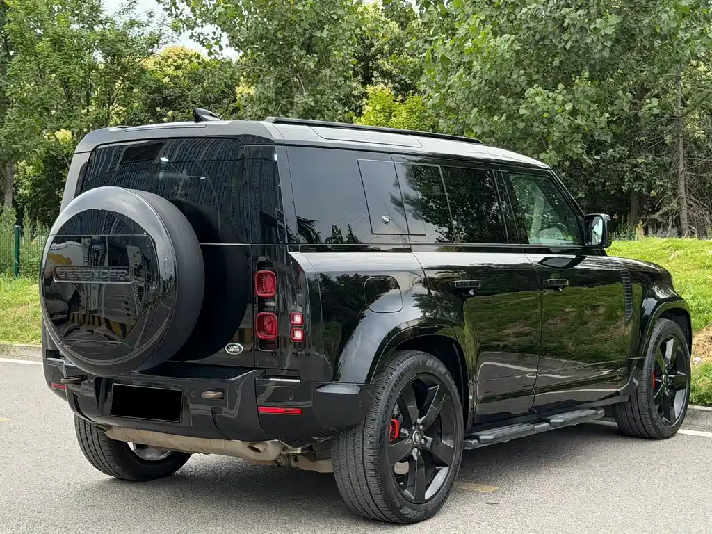Land Rover Defender 2023 — фото 18