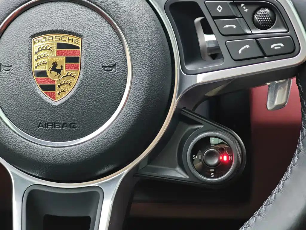 Porsche Cayenne Hybrid 2022 — фото 13