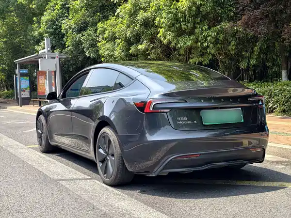 Tesla Model 3 2025