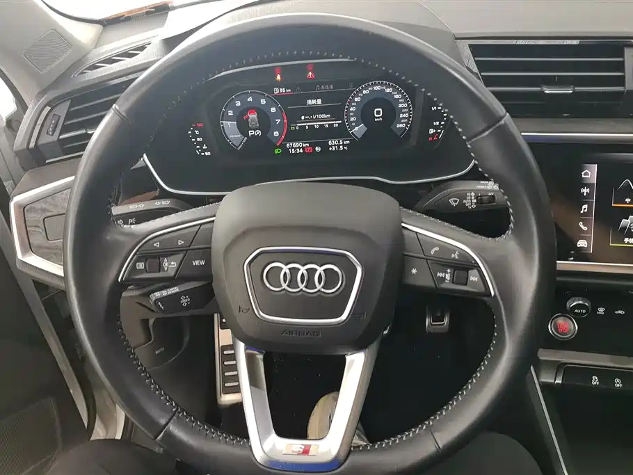 Audi Q3 2020 — фото 15