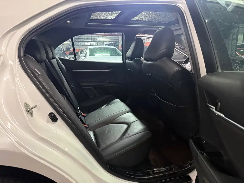 Toyota Camry 2020 — фото 10