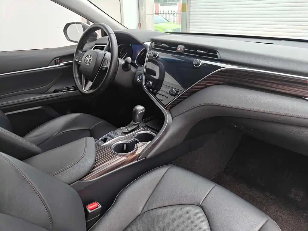 Toyota Camry 2020 — фото 15