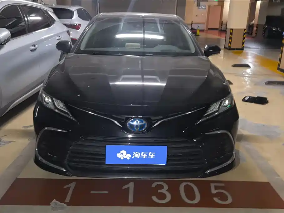 Toyota Camry 2022 — фото 2