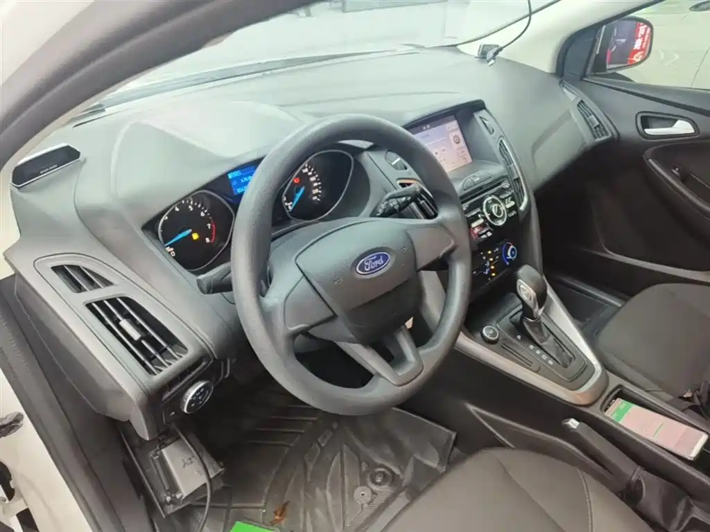 Ford Focus 2019 — фото 10