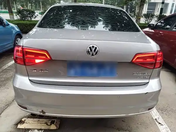 Volkswagen Sagitar 2017