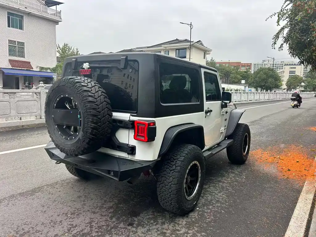 Jeep Wrangler 2017 — фото 15