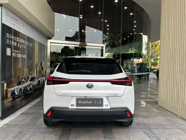 Lexus UX 2021