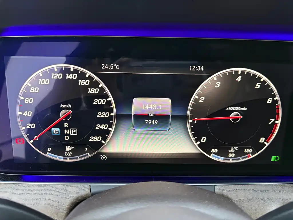Mercedes-Benz E-Class 2019 — фото 12