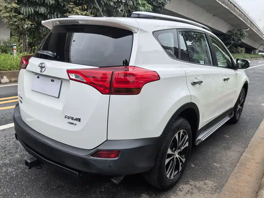 Toyota RAV4 2014