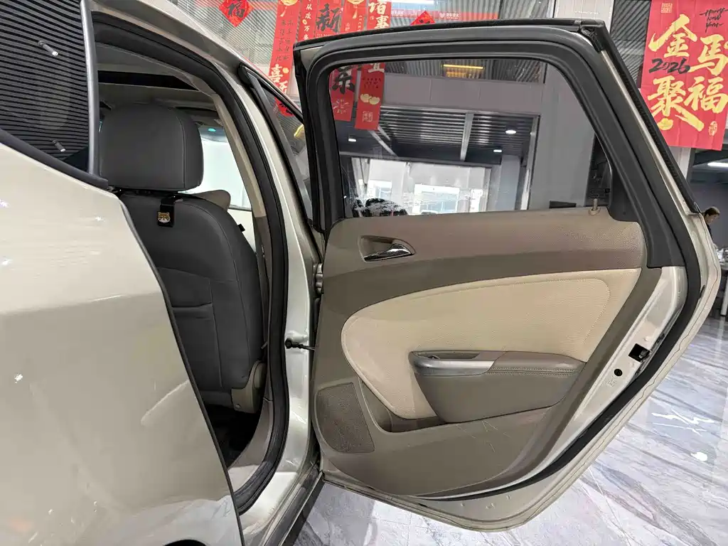 Buick Excelle 2015 — фото 21