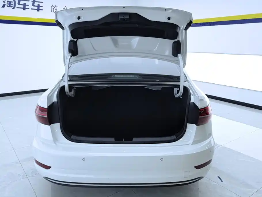 Volkswagen Sagitar 2022