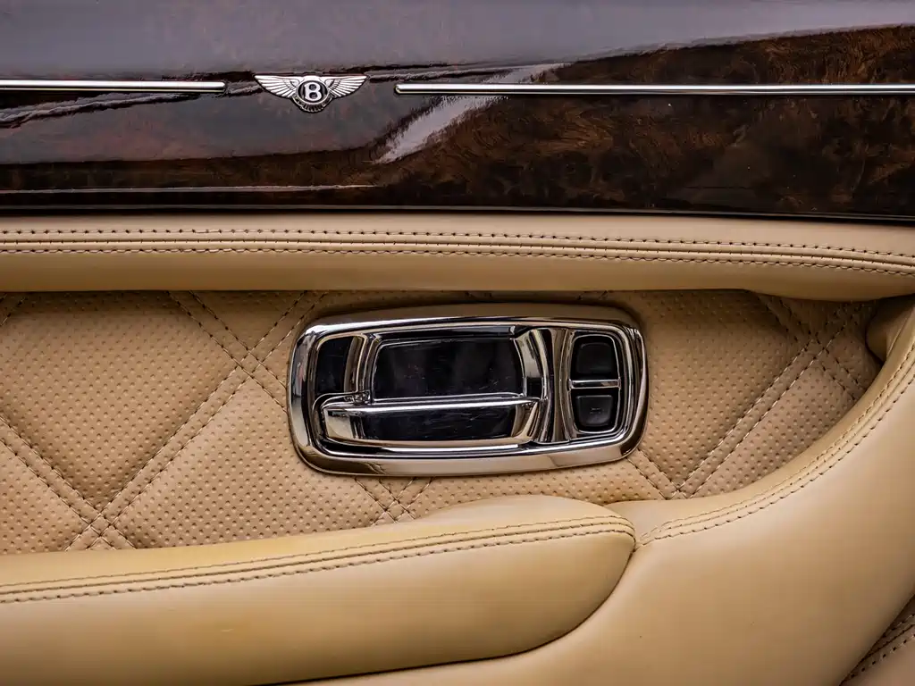 Bentley Elegance 2010 — фото 11