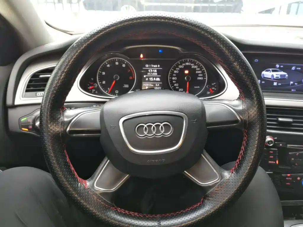 Audi A4L 2015 — фото 11