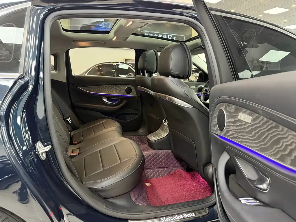 Mercedes-Benz E-Class 2022 — фото 10