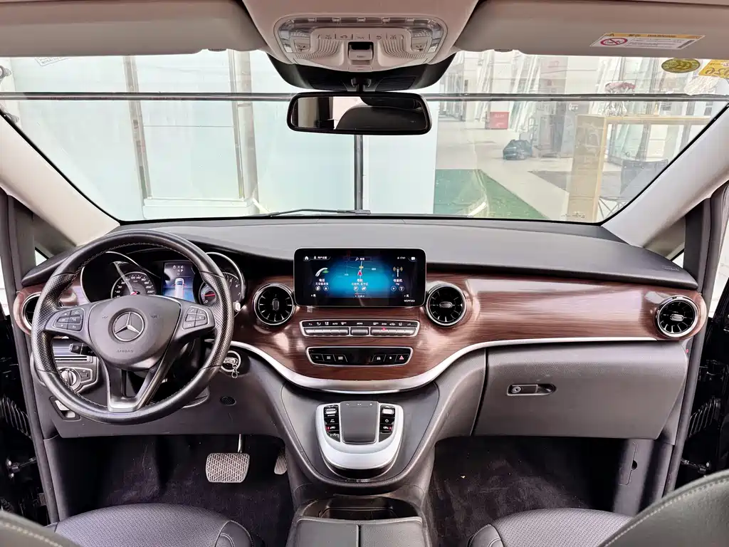 Mercedes-Benz V-Class 2020 — фото 12