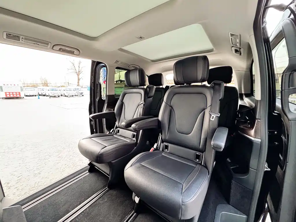 Mercedes-Benz V-Class 2020 — фото 16