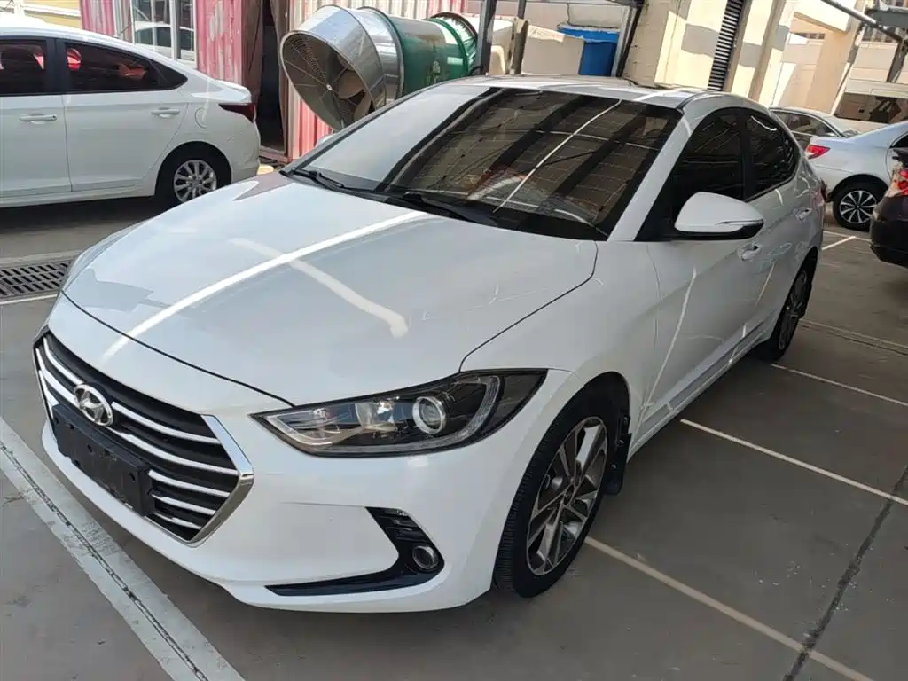 Hyundai Elantra 2016 — фото 1