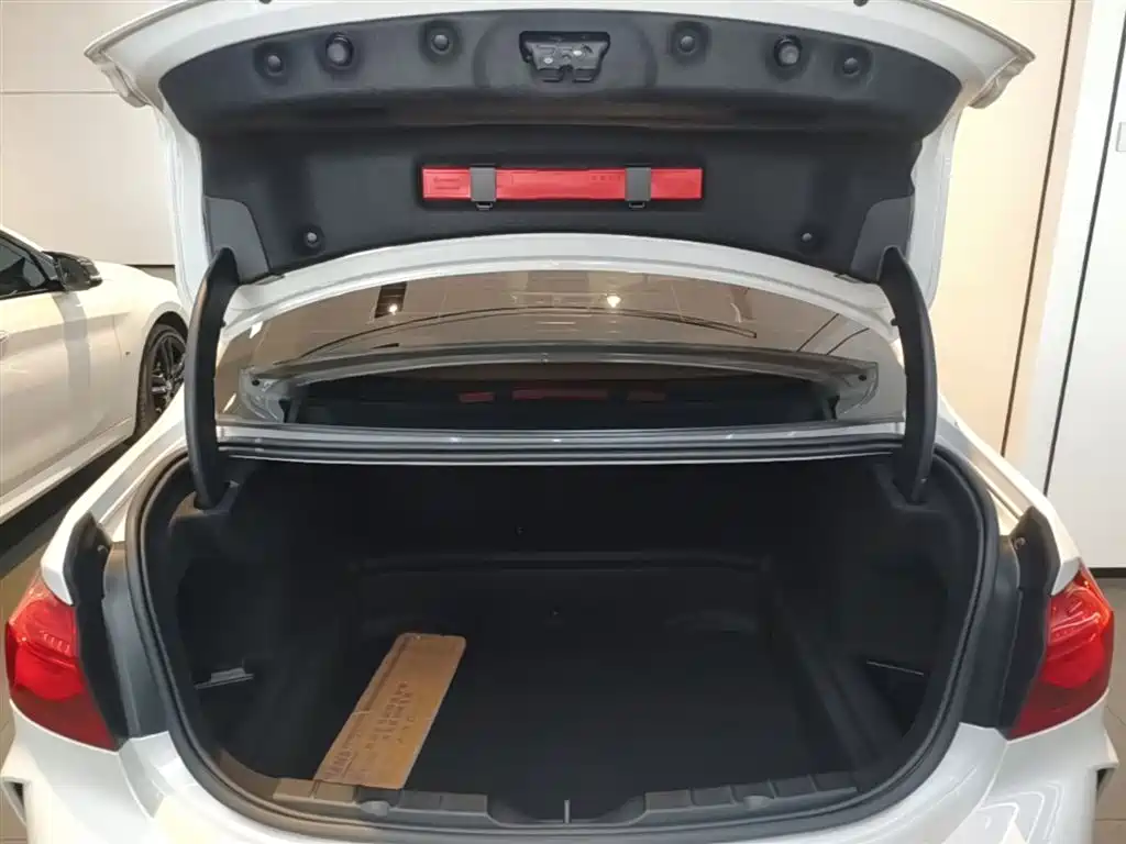 BMW 1 Series 2019 — фото 19