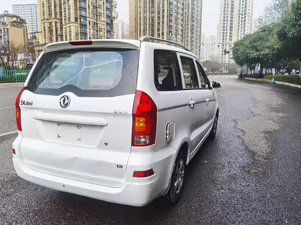 Dongfeng Scenery 330 2016