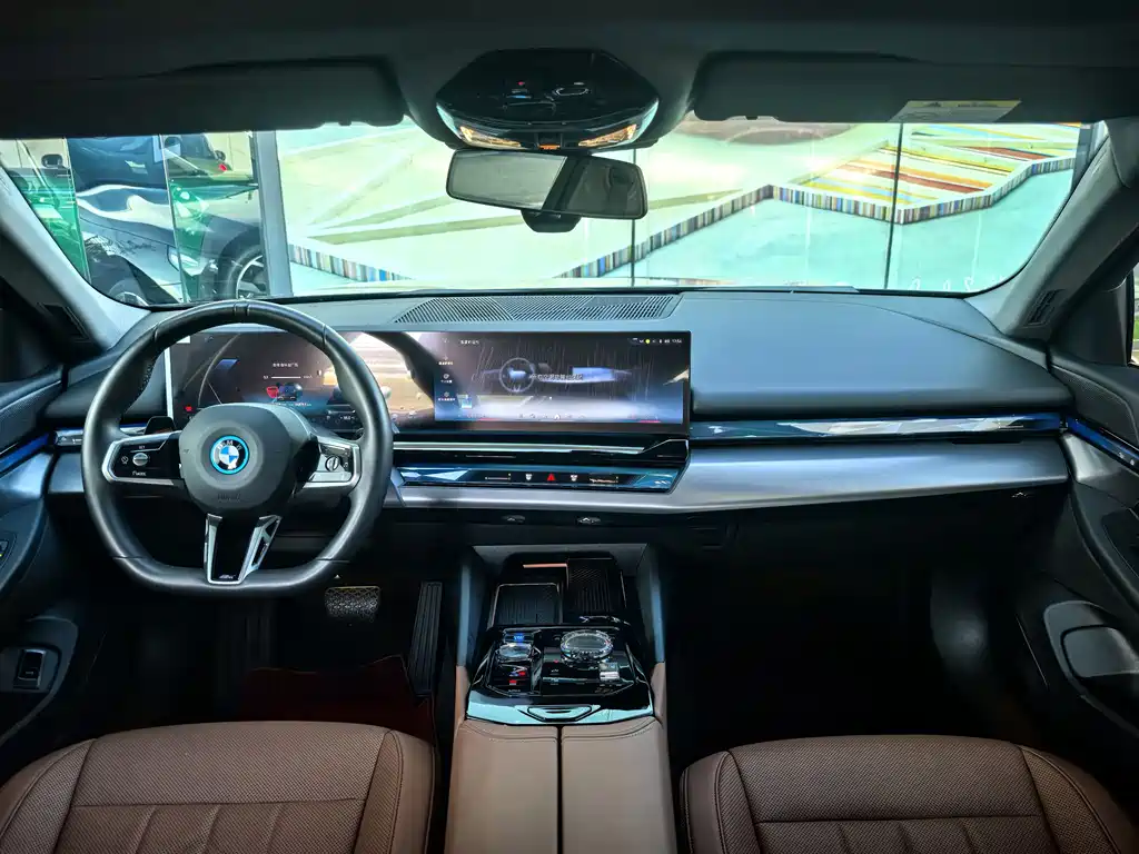 BMW i5 2025 — фото 5