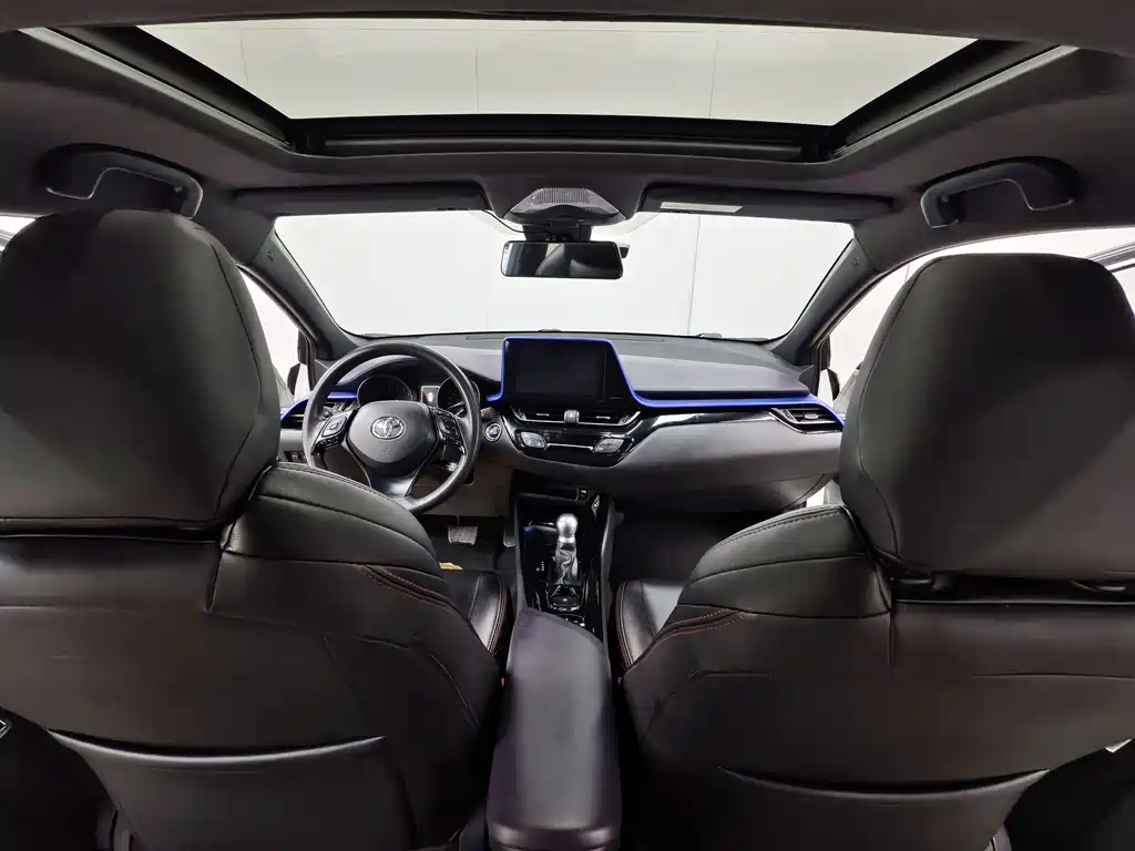 Toyota C-HR 2019 — фото 10