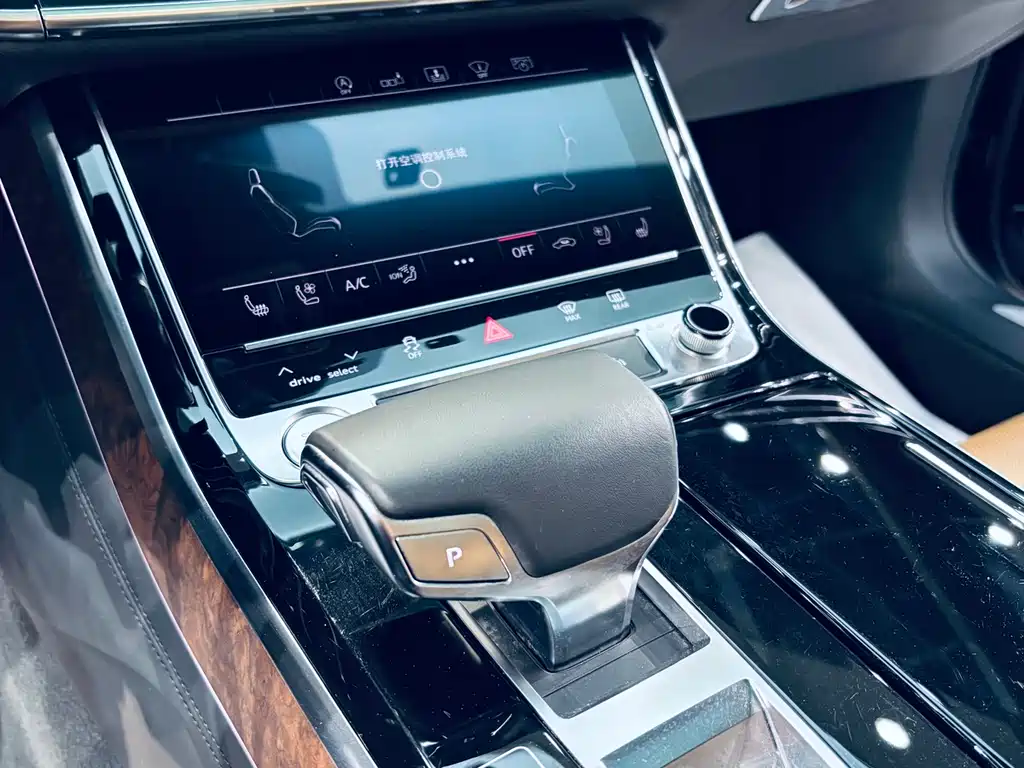 Audi A8 2018 — фото 9