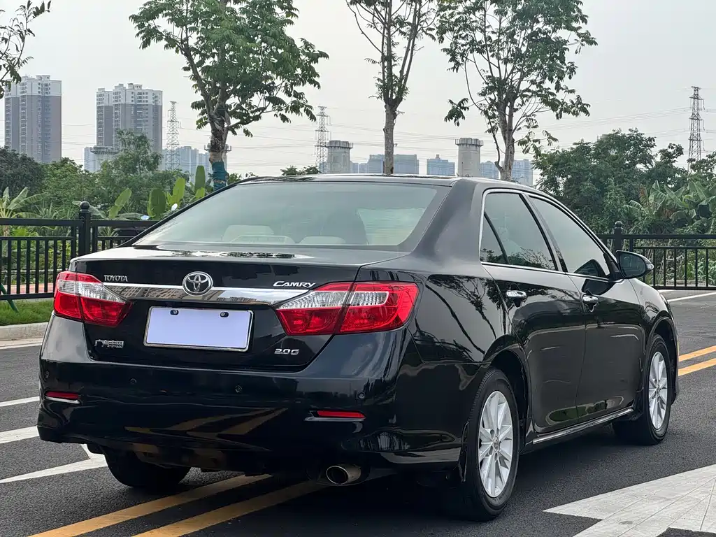 Toyota Camry 2014 — фото 13