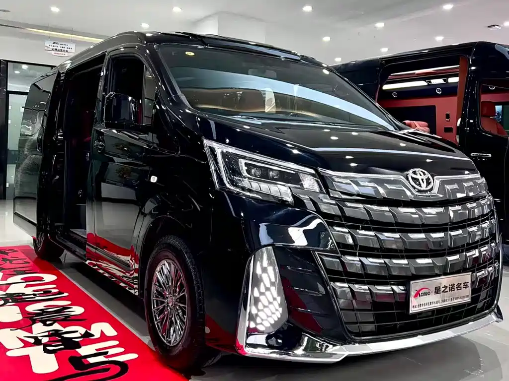 Toyota Hiace — фото 2