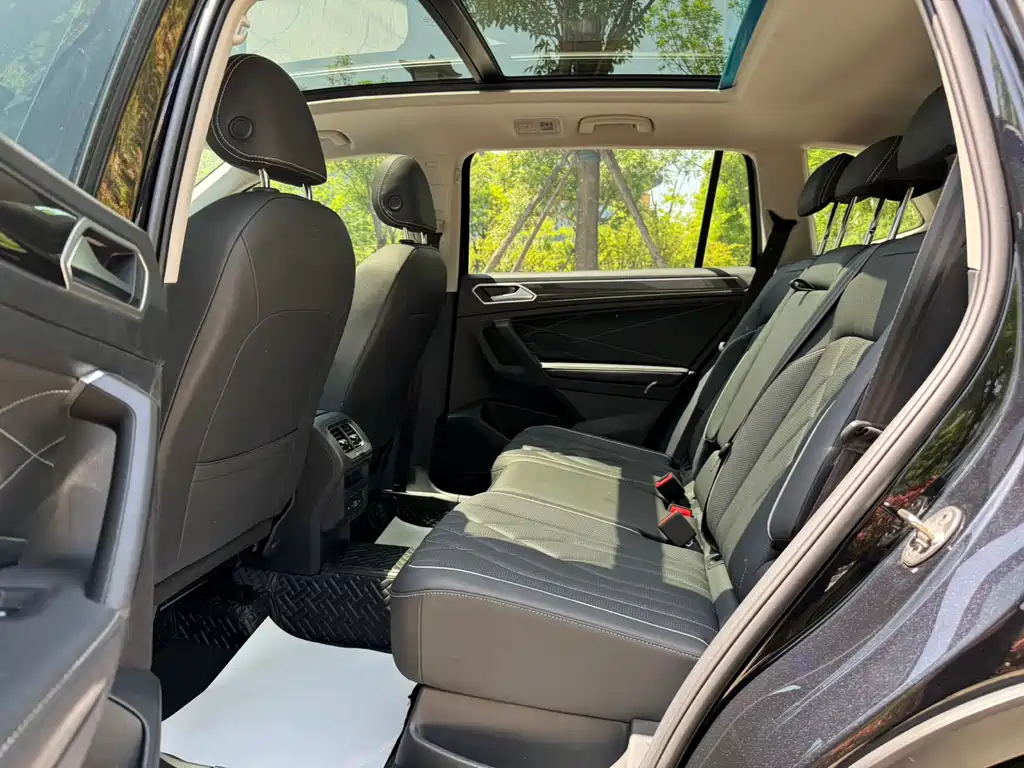 Volkswagen Tiguan L 2023 — фото 12
