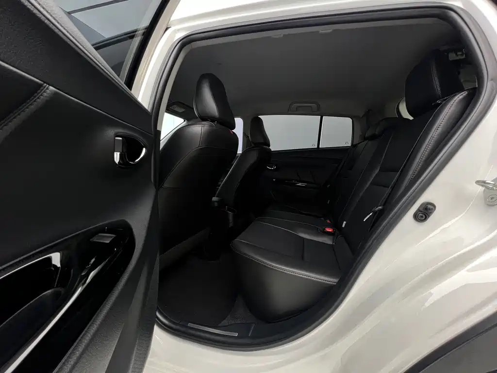 Toyota Yaris L 2021 — фото 14